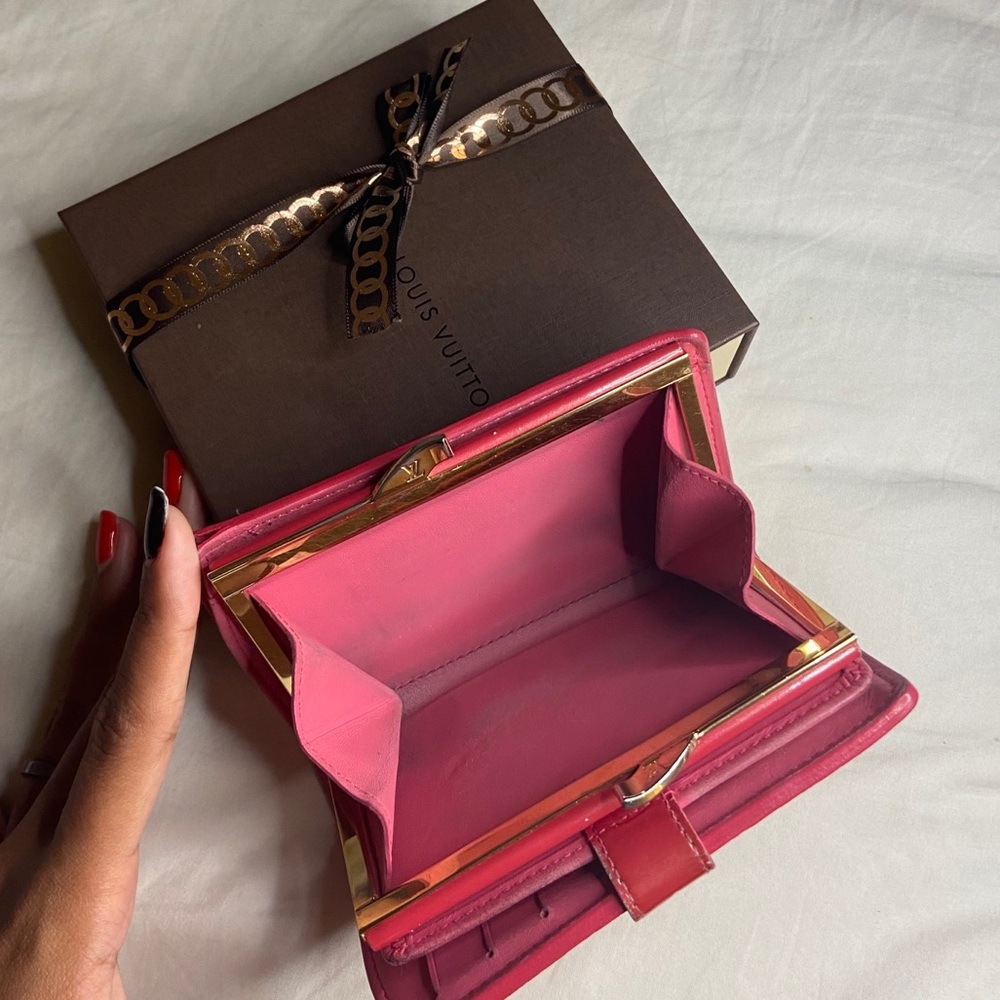 ❌SOLD❌ Authentic Louis Vuitton Vernis Wallet - Picture 6 of 8